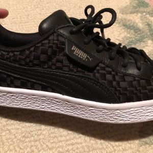 Puma like new sneakers